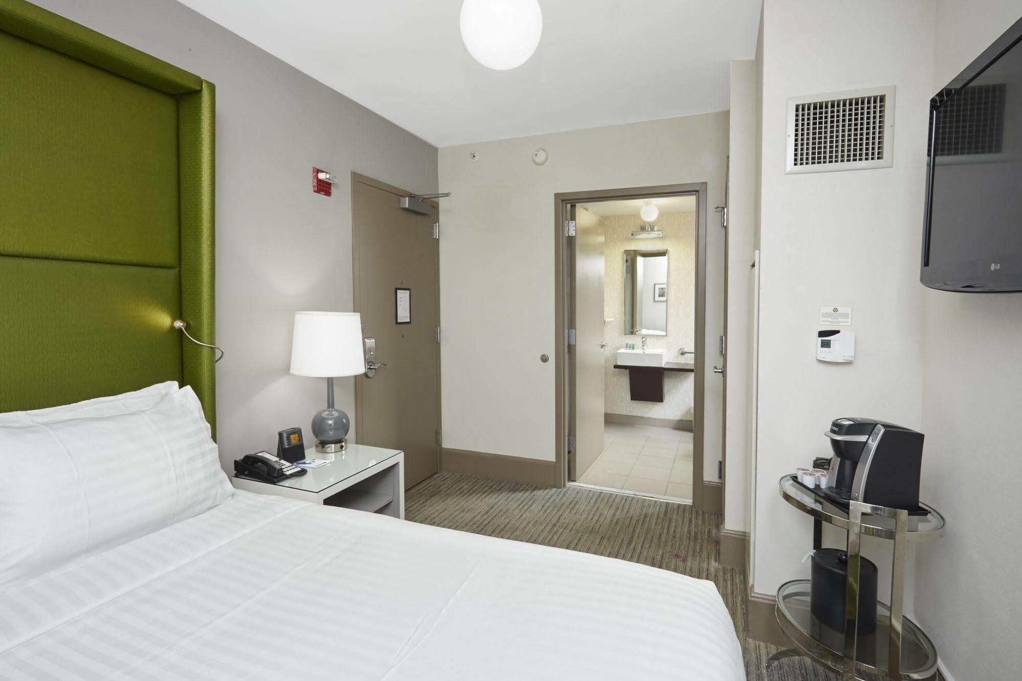 Holiday Inn Express Chicago - Magnificent Mile By Ihg Extérieur photo