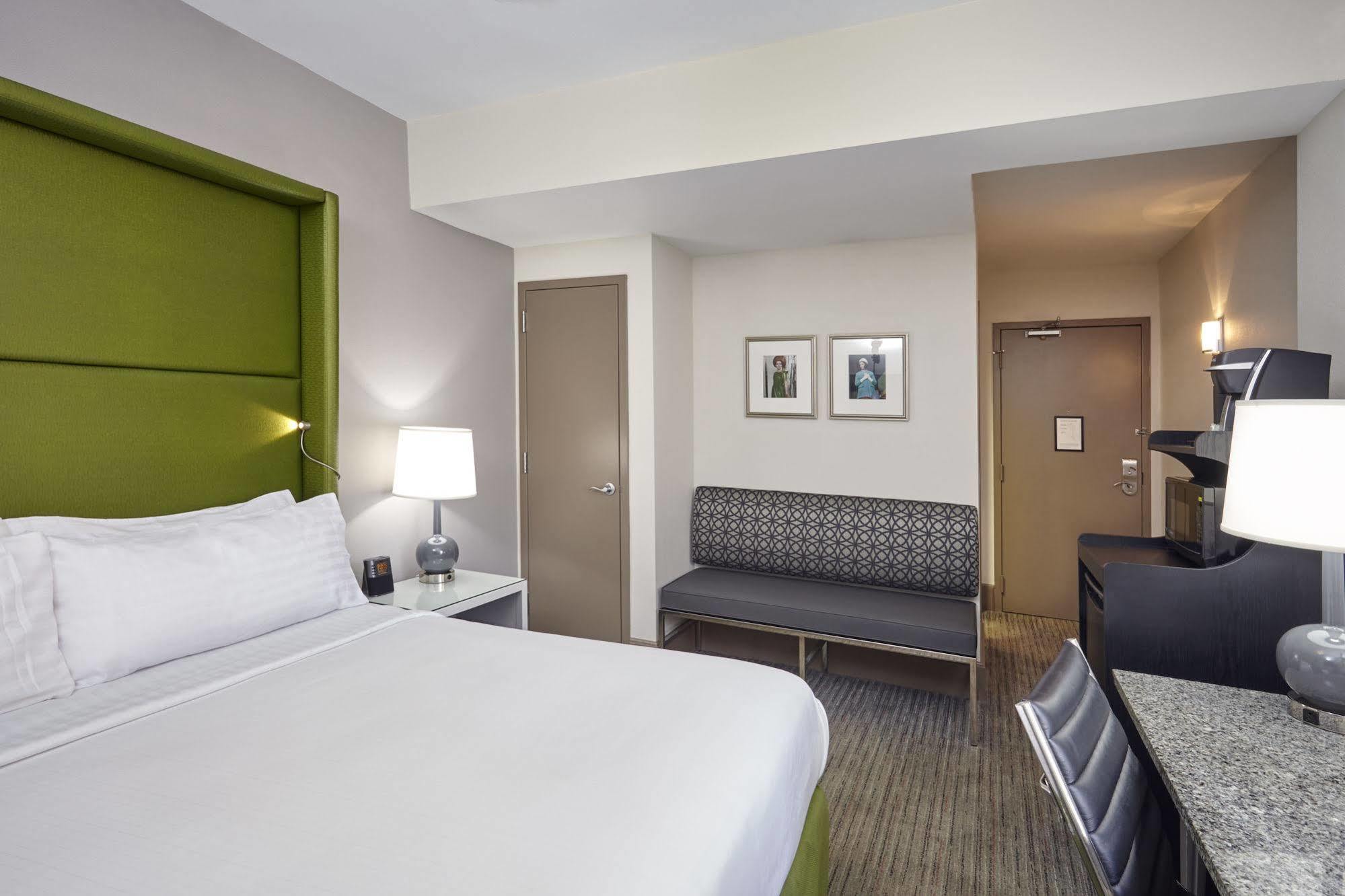 Holiday Inn Express Chicago - Magnificent Mile By Ihg Extérieur photo