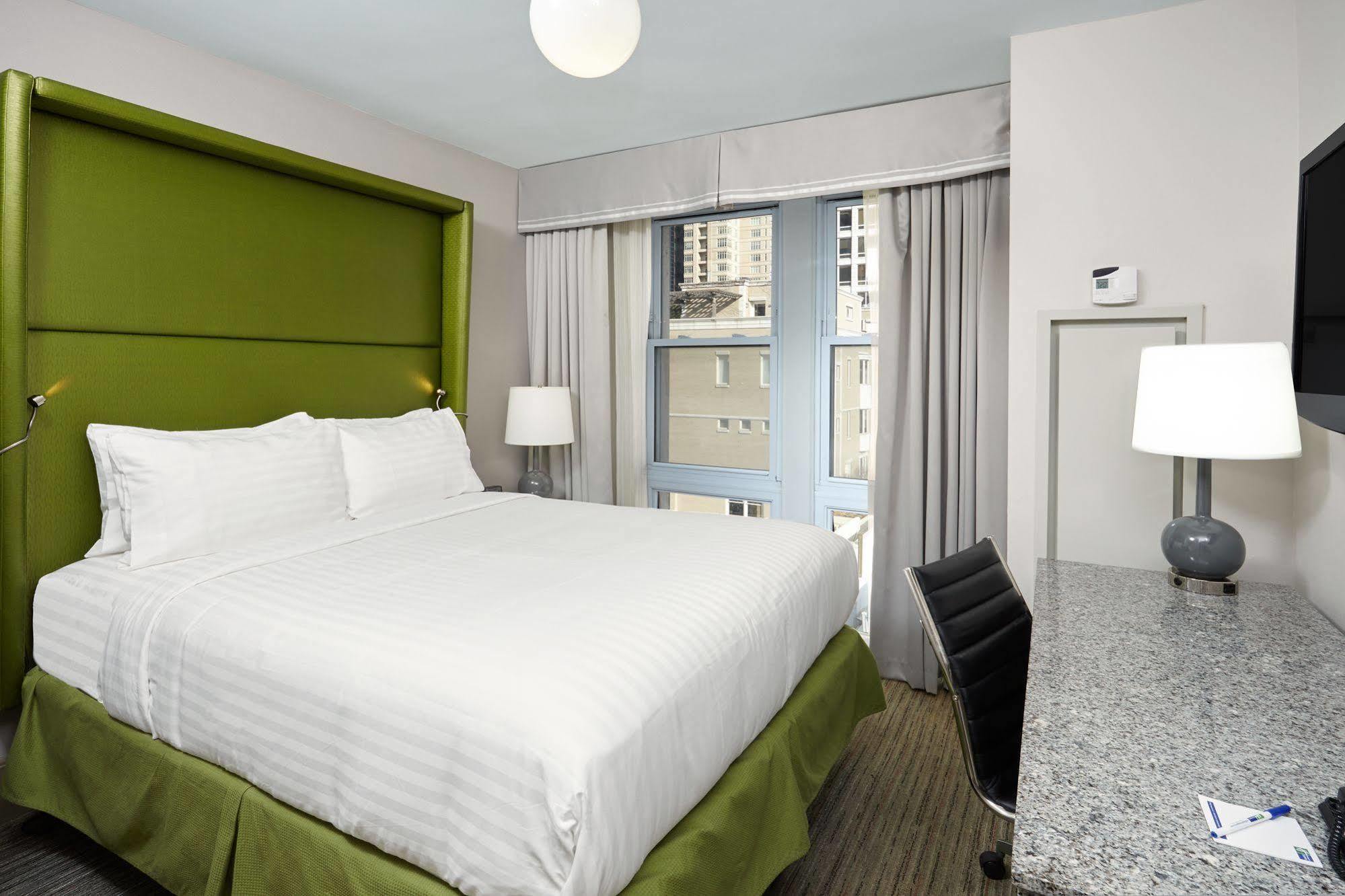 Holiday Inn Express Chicago - Magnificent Mile By Ihg Extérieur photo